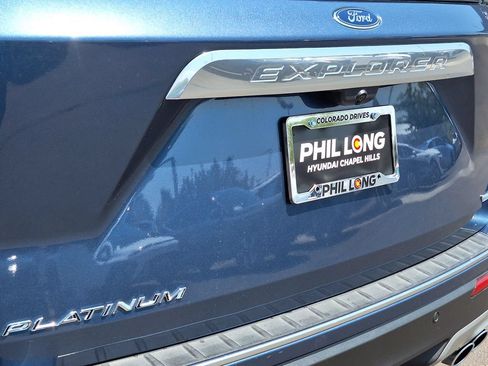 Used 2020 Ford Explorer Platinum w/ Premium Technology Package AWD/4WD image 33