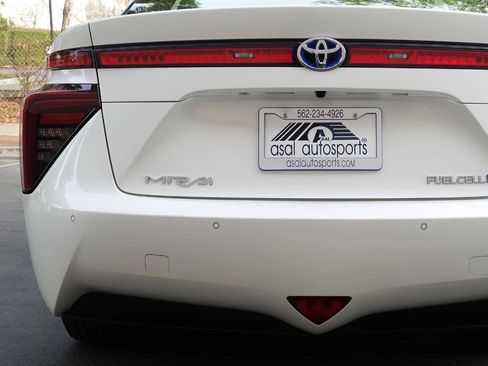 Used 2017 Toyota Mirai FWD image 15