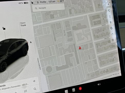 Used 2024 Tesla Model Y Long Range AWD/4WD image 18