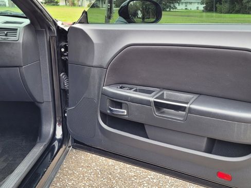 Used 2014 Dodge Challenger SXT image 16