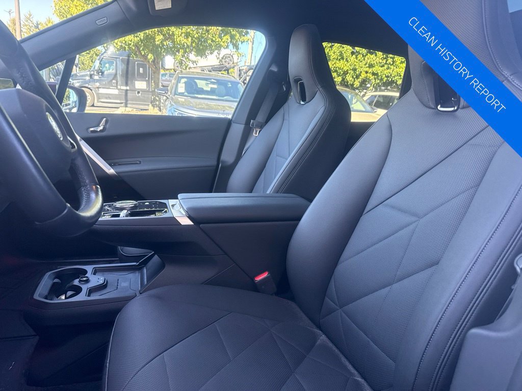 Certified 2025 BMW iX xDrive50 AWD/4WD image 4
