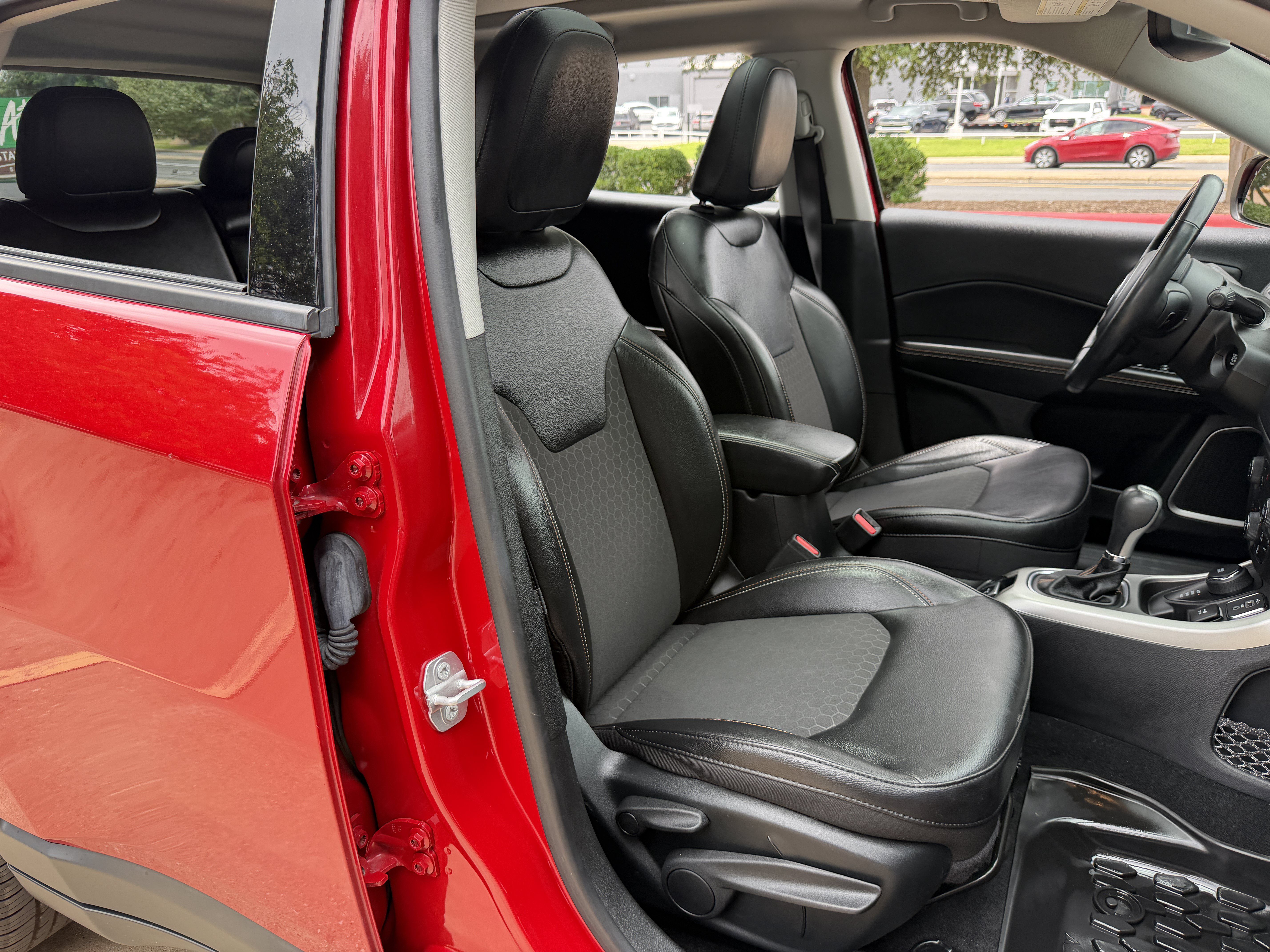 Used 2019 Jeep Compass Latitude w/ Popular Equipment Group AWD/4WD image 10