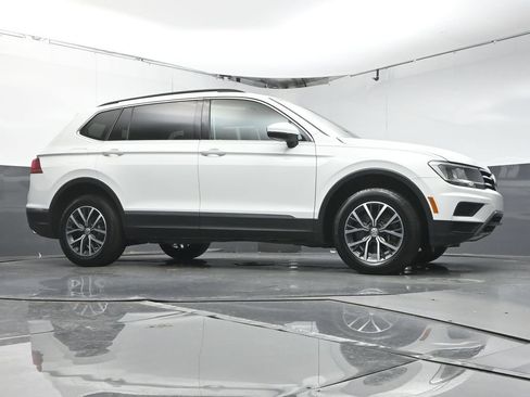 Used 2020 Volkswagen Tiguan SE FWD image 34