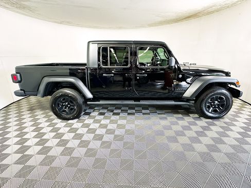 Used 2025 Jeep Gladiator Sport AWD/4WD image 2