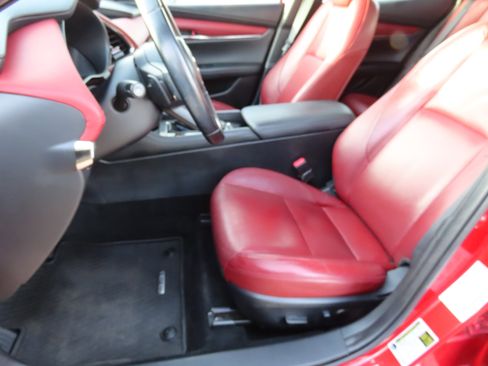 Used 2019 MAZDA MAZDA3 Hatchback w/ Premium Package image 39