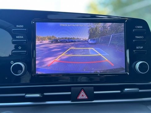 Used 2022 Hyundai Elantra SEL w/ Convenience + Premium Package image 25