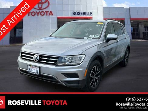 Used 2021 Volkswagen Tiguan SE image 1