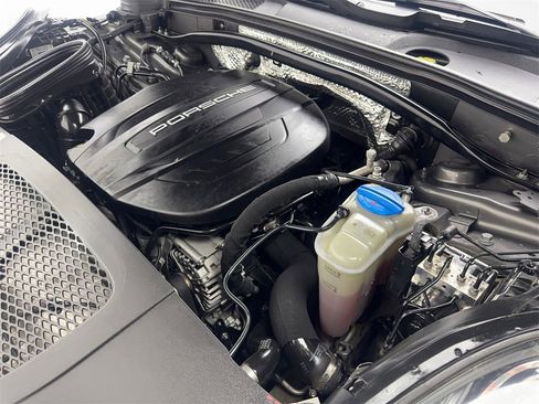 Used 2018 Porsche Macan image 73