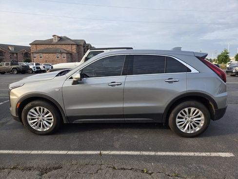 Used 2024 Cadillac XT4 Luxury w/ Cold Weather Package FWD image 6