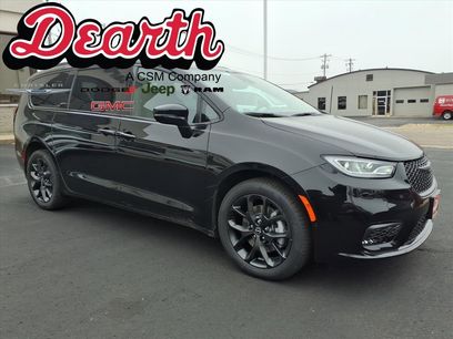 New 2026 Chrysler Pacifica Select w/ S Appearance Package