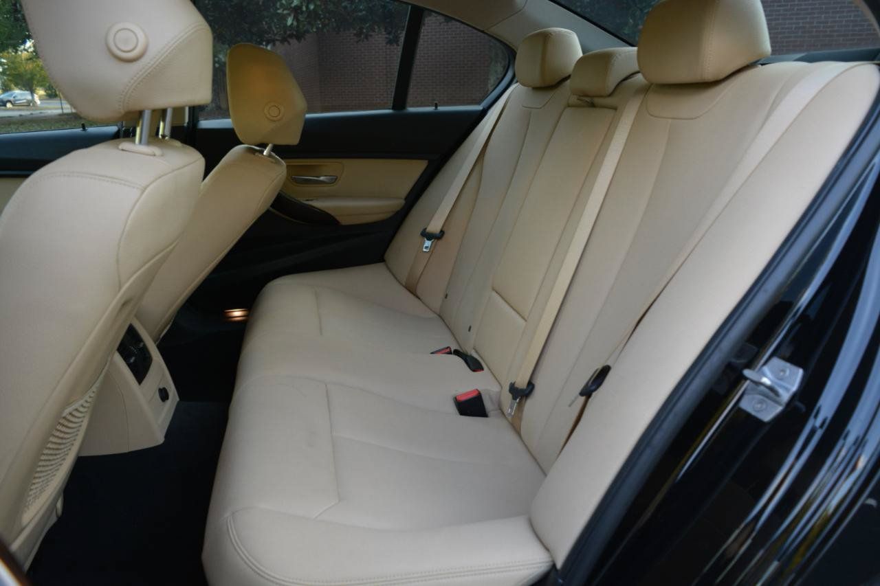 Used 2018 BMW 320i xDrive Sedan w/ Premium Package AWD/4WD image 12