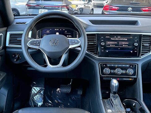 Used 2022 Volkswagen Atlas Cross Sport SE image 5