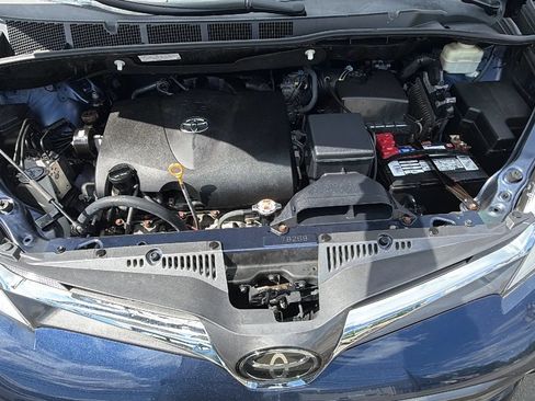 Used 2018 Toyota Sienna XLE AWD/4WD image 24