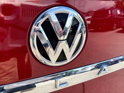 Used 2018 Volkswagen Atlas SEL AWD/4WD image 32