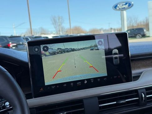 Used 2024 Lincoln Corsair Grand Touring image 3