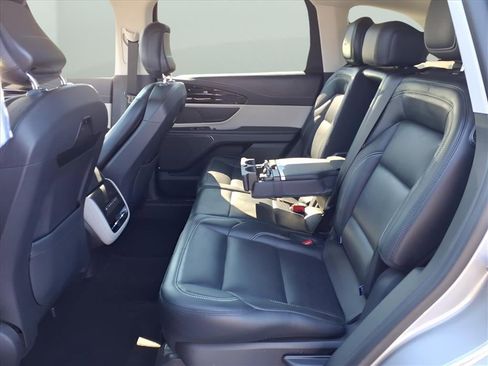 Used 2024 Lincoln Nautilus Premier image 26