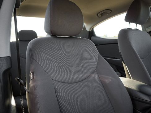 Used 2015 Hyundai Elantra SE image 31