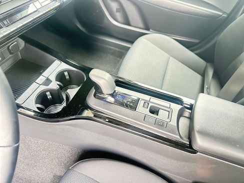 Used 2025 Toyota Prius LE image 41