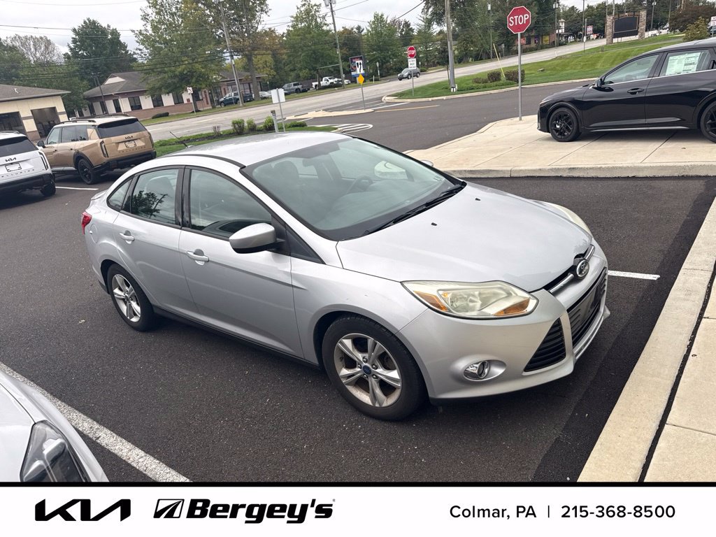 Used 2012 Ford Focus SE FWD image 1
