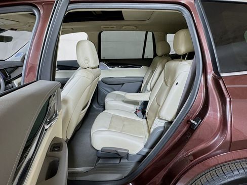 Used 2022 Cadillac XT6 Premium Luxury w/ Technology Package FWD image 24