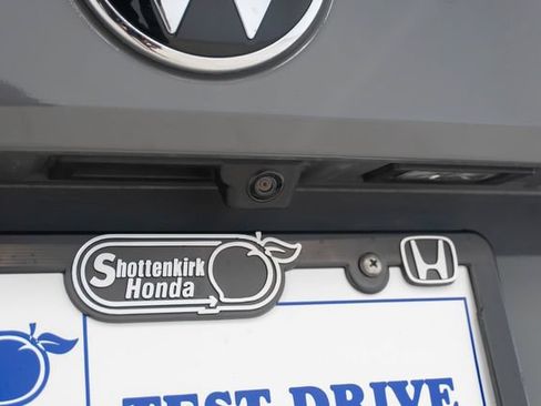 Used 2023 Volkswagen Taos SE w/ Panoramic Sunroof Package FWD image 11