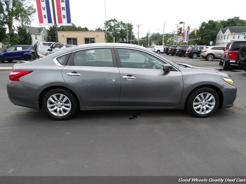 Used 2017 Nissan Altima 2.5 S w/ Power Driver Seat Package FWD image 4