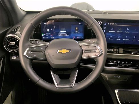 Used 2026 Chevrolet Equinox LT AWD/4WD image 6