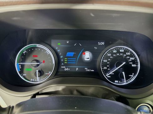 Used 2024 Toyota Sienna Platinum image 18