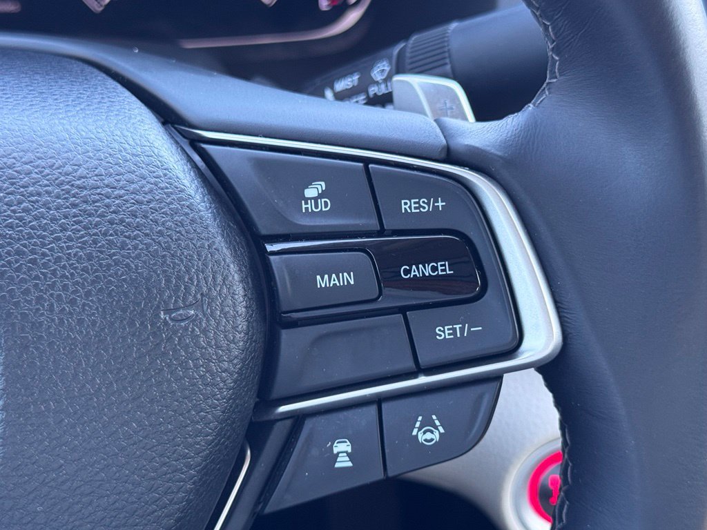 Used 2018 Honda Accord Touring image 10