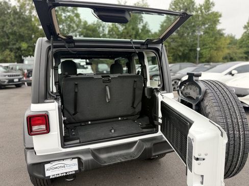 Used 2026 Jeep Wrangler Sport AWD/4WD image 5