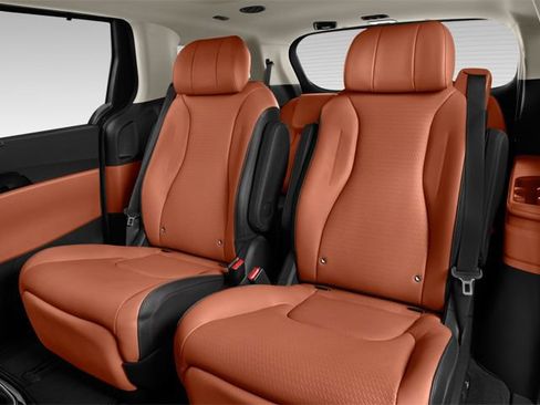 Used 2024 Kia Carnival SX Prestige FWD image 11