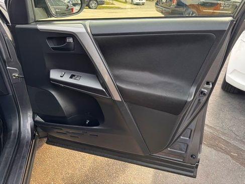 Used 2018 Toyota RAV4 LE w/ All Weather Liner Package image 31