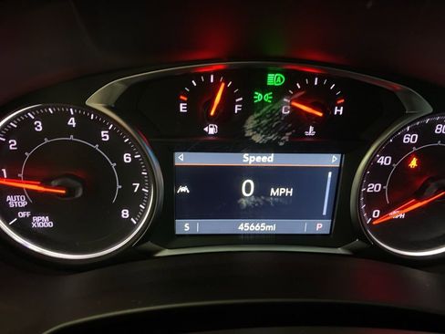 Used 2024 GMC Terrain SLT image 4