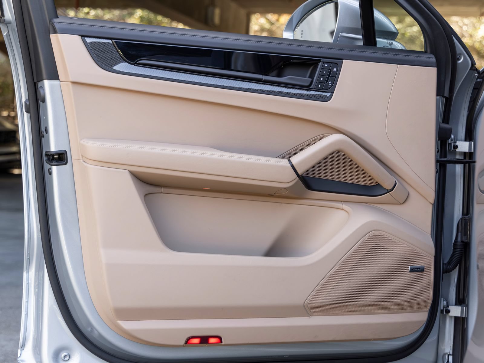 Certified 2025 Porsche Cayenne GTS AWD/4WD image 27