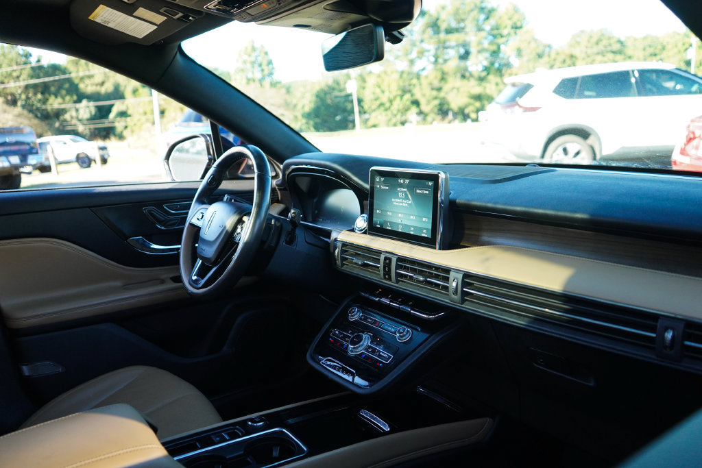 Used 2022 Lincoln Corsair Reserve w/ Elements Package FWD image 14