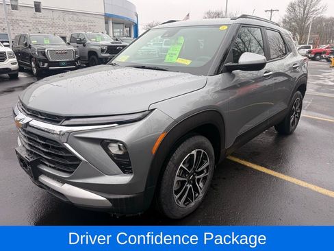 Used 2024 Chevrolet TrailBlazer LT w/ Driver Confidence Package image 3