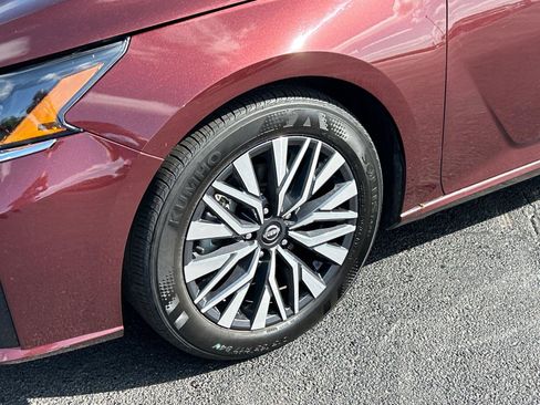 Used 2025 Nissan Altima 2.5 SV FWD image 8