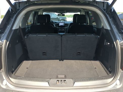Certified 2022 Ford Explorer Limited w/ Equipment Group 301A RWD image 11