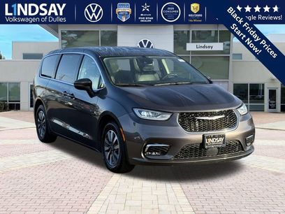 Used 2023 Chrysler Pacifica Touring-L