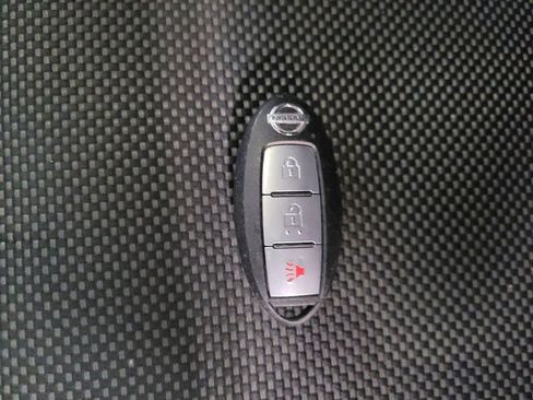 Used 2020 Nissan Pathfinder S image 32