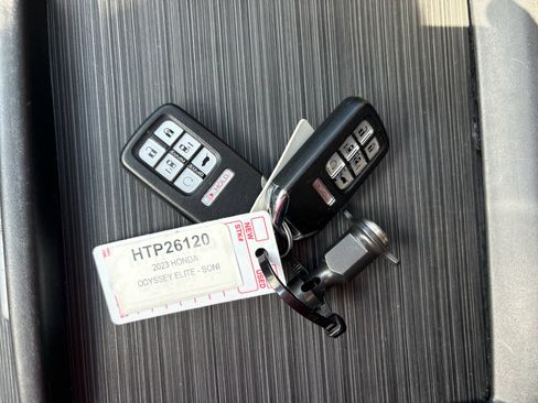 Used 2023 Honda Odyssey Elite image 41