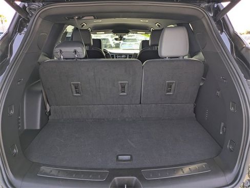 Used 2024 Buick Enclave Premium image 13