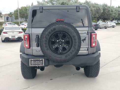 Used 2023 Ford Bronco Wildtrak image 9