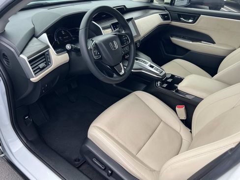 Certified 2019 Honda Clarity Touring image 3
