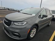 Used 2021 Chrysler Pacifica Touring-L FWD image 1
