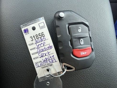 New 2025 Jeep Gladiator Sport image 21