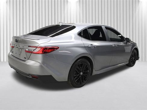 Used 2025 Toyota Camry SE w/ Convenience Package AWD/4WD image 3