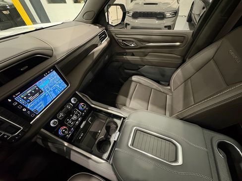 Used 2023 GMC Yukon Denali w/ LPO, Floor Liner Package image 32