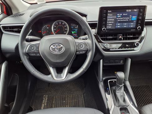 Certified 2022 Toyota Corolla Cross LE w/ Moonroof Package image 7