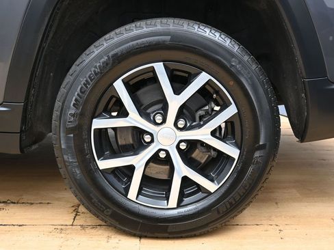 Used 2024 Jeep Grand Cherokee L Limited w/ Luxury Tech Group II image 13